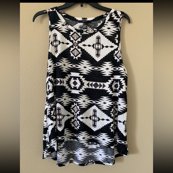 FOREVER21 Aztec Print Black White Tank Top NWOT SIZE L - Picture 1 of 9
